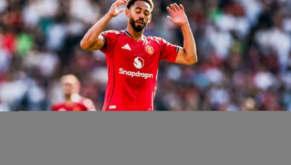 曼联惨遭淘汰，费迪南德深夜发声：深呼吸，睡觉去了！