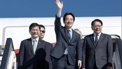 赖清德“偷渡”出访，“撒币”式表演，只换来全网嘲讽