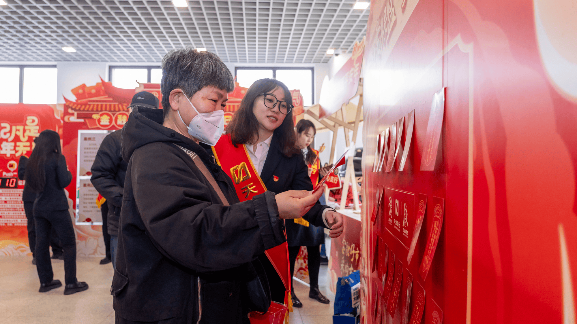 巳如意智慧相伴 金融好市喜迎新年 天津银行金融宣传年货节新春送福啦！