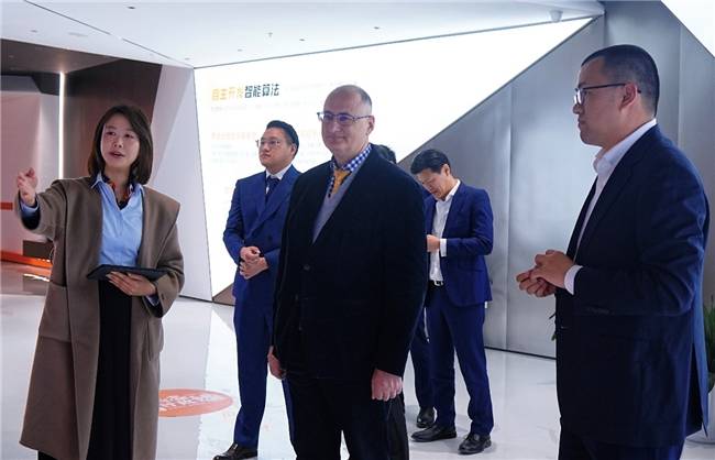 携手共赢 赋能未来 | 斯泰兰蒂斯汽车金融高层莅临喜相逢集团,共启2025年战略合作新篇章