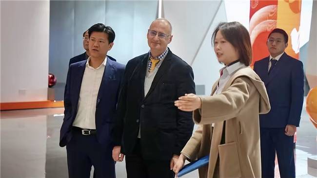 携手共赢 赋能未来 | 斯泰兰蒂斯汽车金融高层莅临喜相逢集团,共启2025年战略合作新篇章