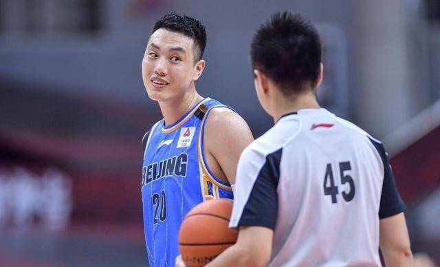 杨鸣就缺他！北京中锋砍下13+10，赢广厦立大功，翟晓川公开力挺