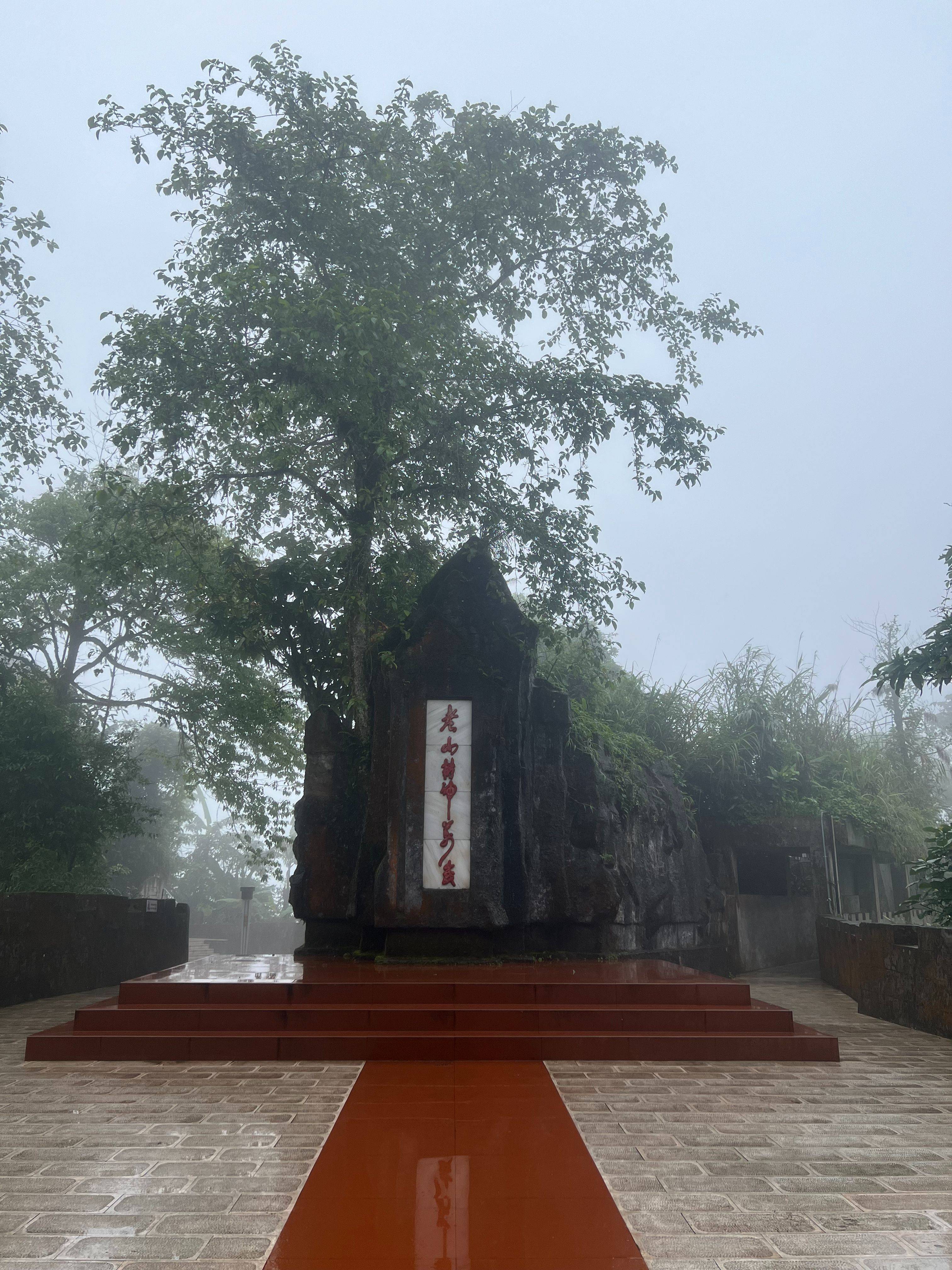 荐读｜斯雄《英雄化作山脉》