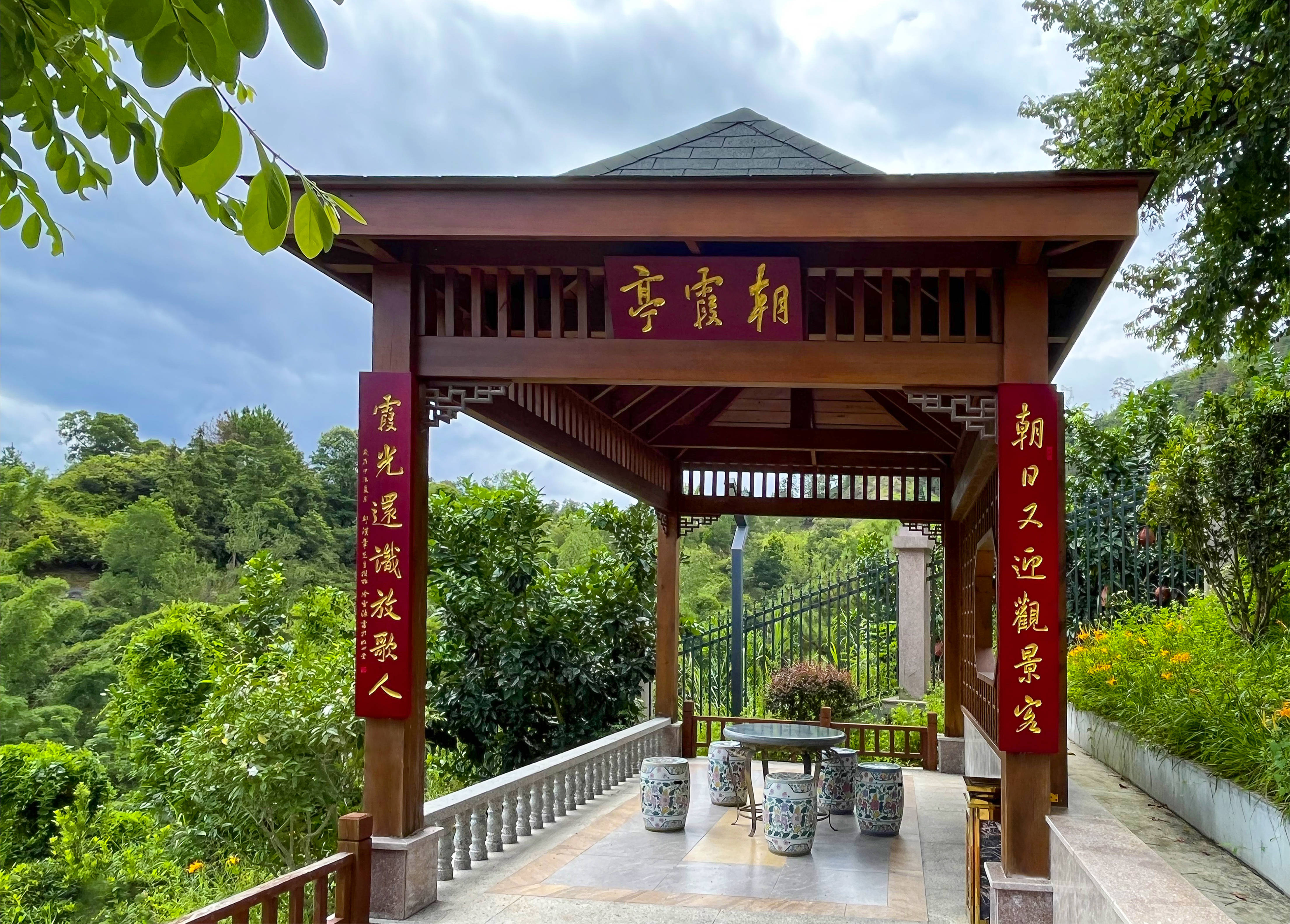 仰望天心照吉辰， 沾濡地脉又逢春——十三首（副）诗联以记《千年百侯　人文之乡》一书付梓