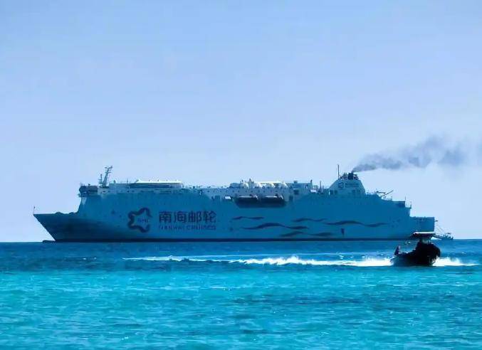 英国航母打击群即将进入南海，航母舰长威胁：可能会穿越台湾海峡